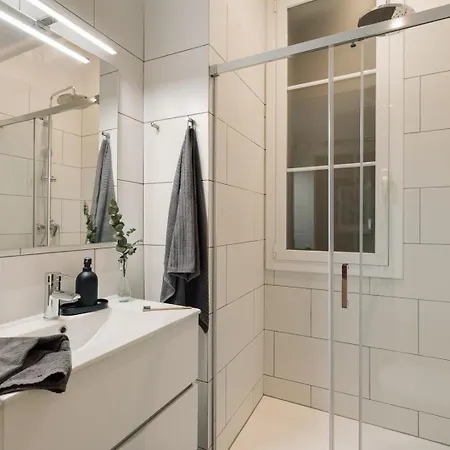Jure - 2 Bedrooms And Balcony In Eixample Dreta Apartamento